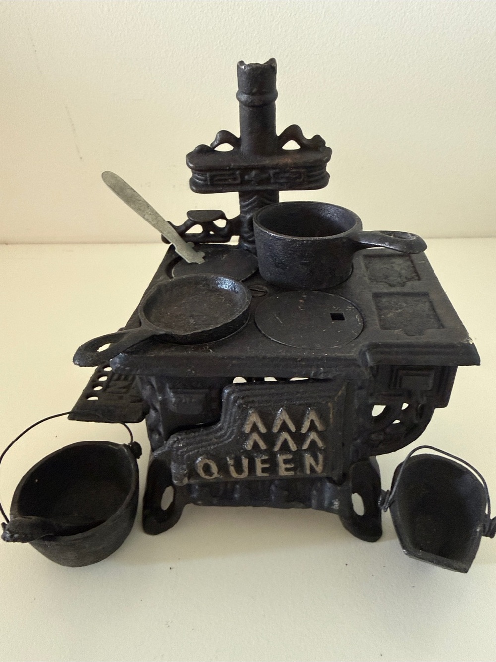Vintage Queen cast iron miniature stove set